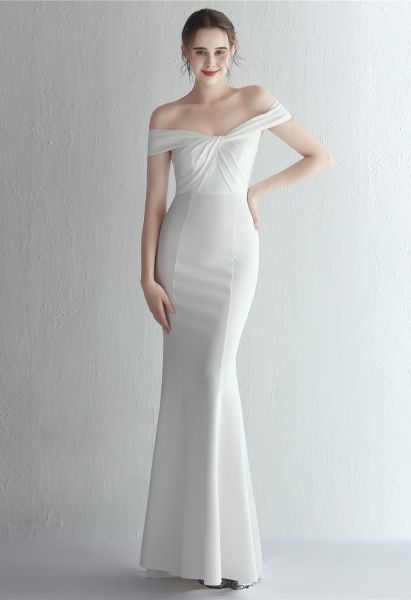 Off-Shoulder-Kleid mit verdrehter Vorderseite in Weiß