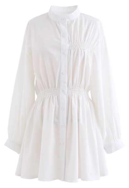 Asymmetrisches Shirred Button Down Shirt Kleid in Weiß