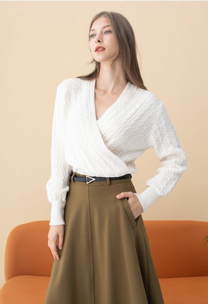 Ernte Pullover mit Zopfmuster und Wickelfront in Creme