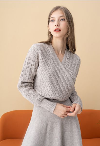 Pullover mit Zopfmuster und Wickelfront aus Leinen