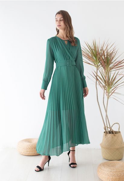 Fließendes, plissiertes Chiffon-Wickel-Maxikleid in Grün