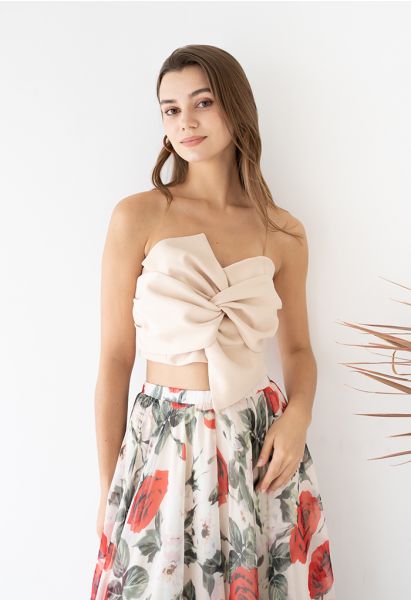 Weißes Bustier-Top mit süßem Knoten