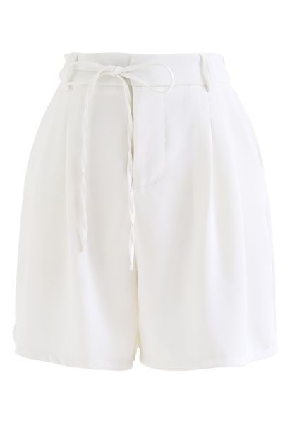 Shorts zum Binden mit Seitentaschen in Weiß