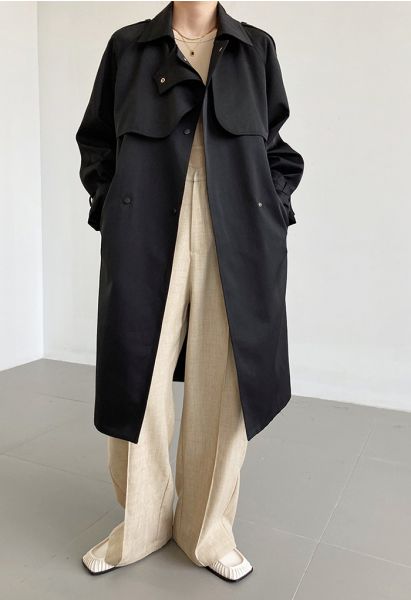 Trenchcoat mit Nietenknopf und Sturmklappe in Schwarz