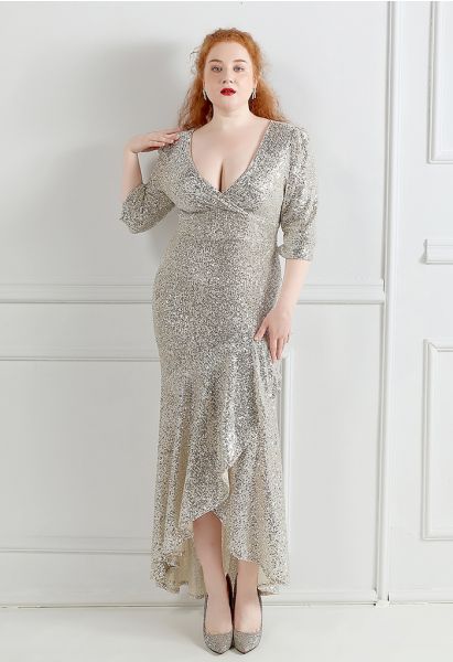 Paillettenkleid mit Ellbogenärmeln und Rüschen in Silber