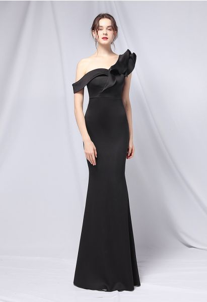 Rüschen One-Shoulder-Nixe-Satin-Kleid in Schwarz