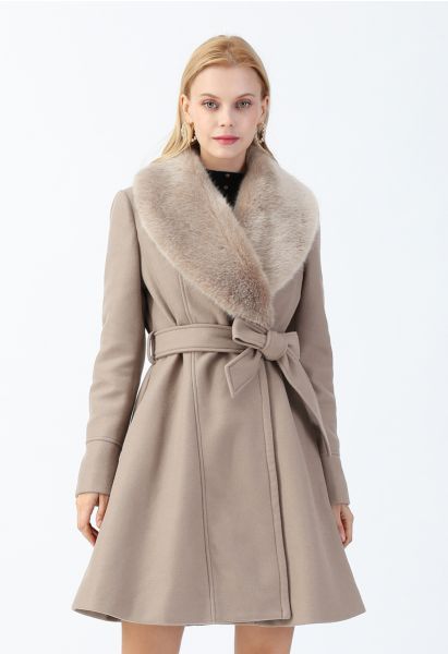 Kunstpelzkragen Belted Flare Coat in Taupe