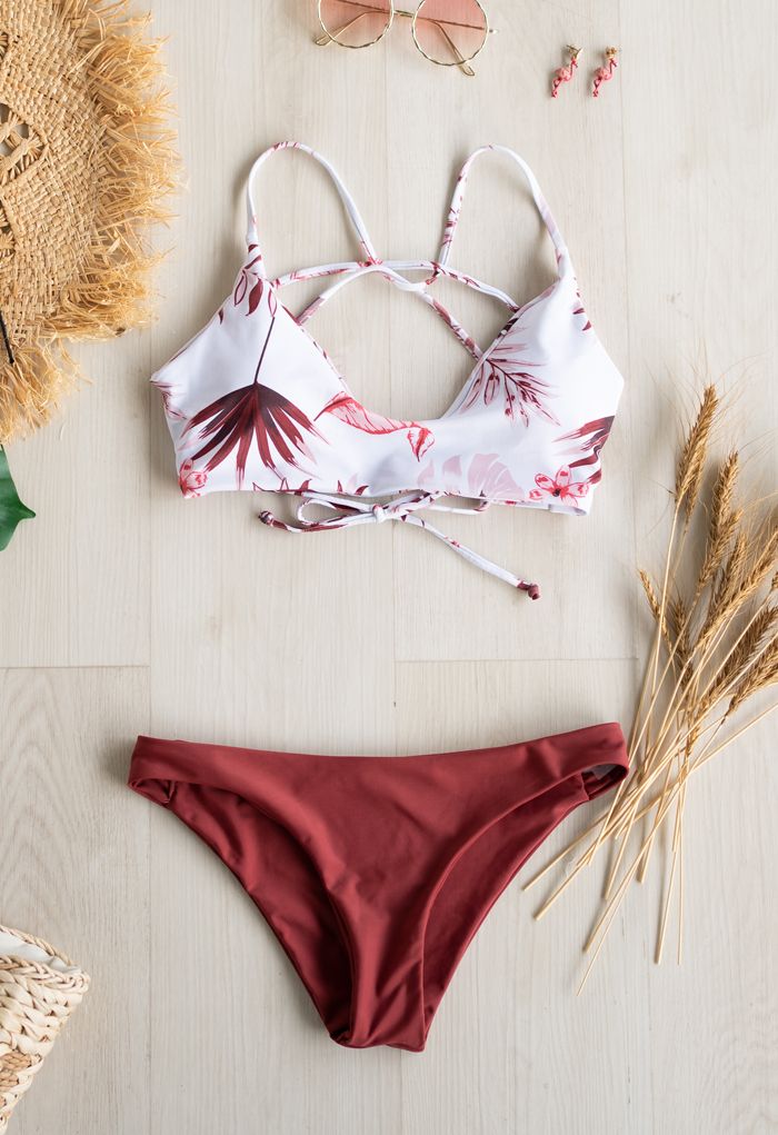 Bikini-Set mit offenem Rücken und Blattmuster in Burgund