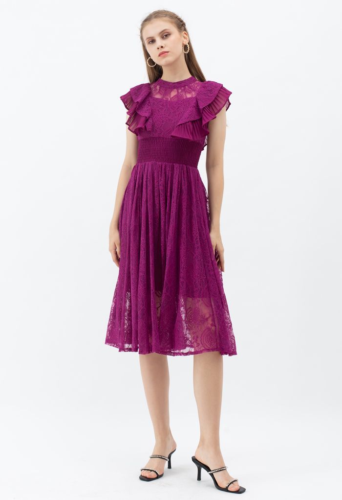 Ärmelloses Midi-Spitzenkleid mit Rüschen in Magenta