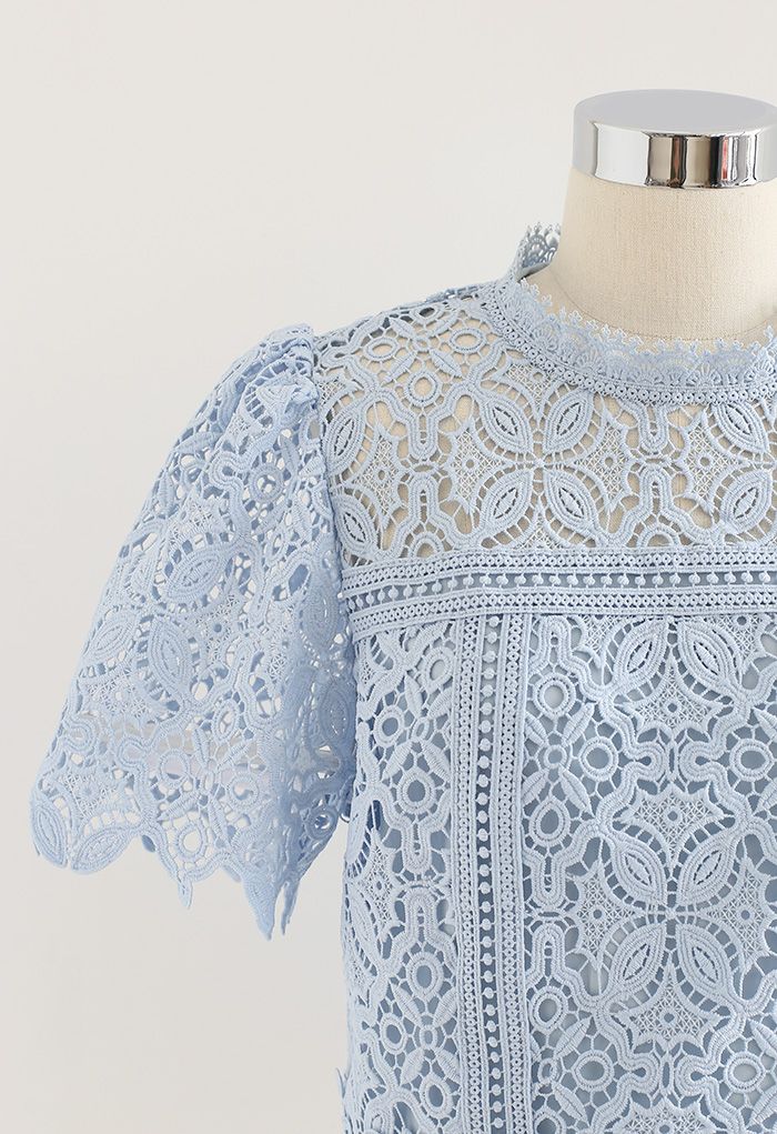 3D-Blumen-Crochet-Crop-Top in Blau