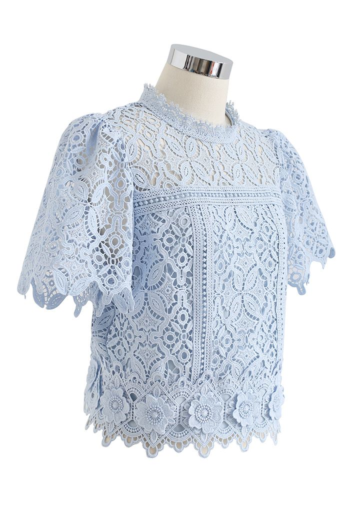 3D-Blumen-Crochet-Crop-Top in Blau