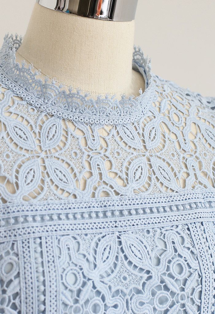 3D-Blumen-Crochet-Crop-Top in Blau