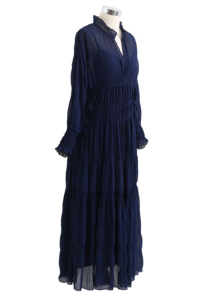 Chiffon-Kleid mit durchgehendem, seitlichem Kordelzug in Marineblau