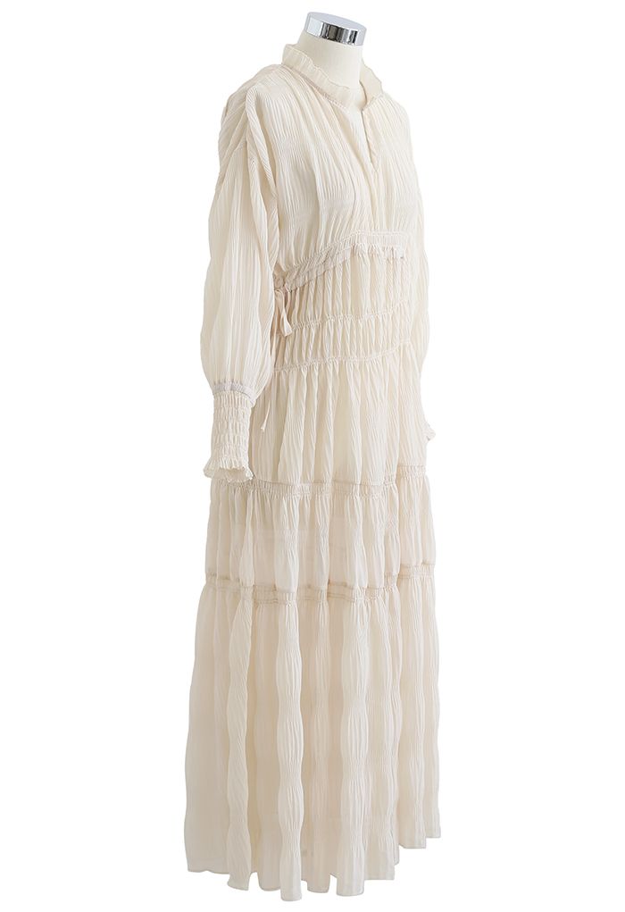 Chiffon-Kleid mit seitlichem Kordelzug und durchgehender Raffung in Creme