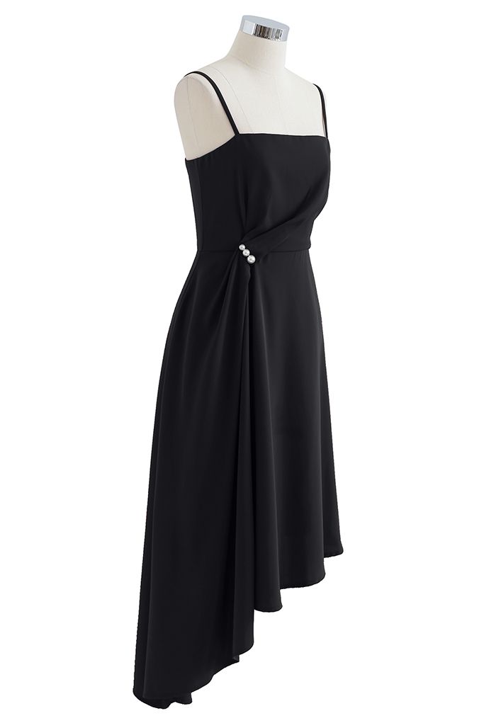 Gerafftes, asymmetrisches Camisole-Kleid mit Perlenbesatz in Schwarz