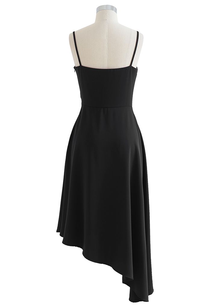 Gerafftes, asymmetrisches Camisole-Kleid mit Perlenbesatz in Schwarz