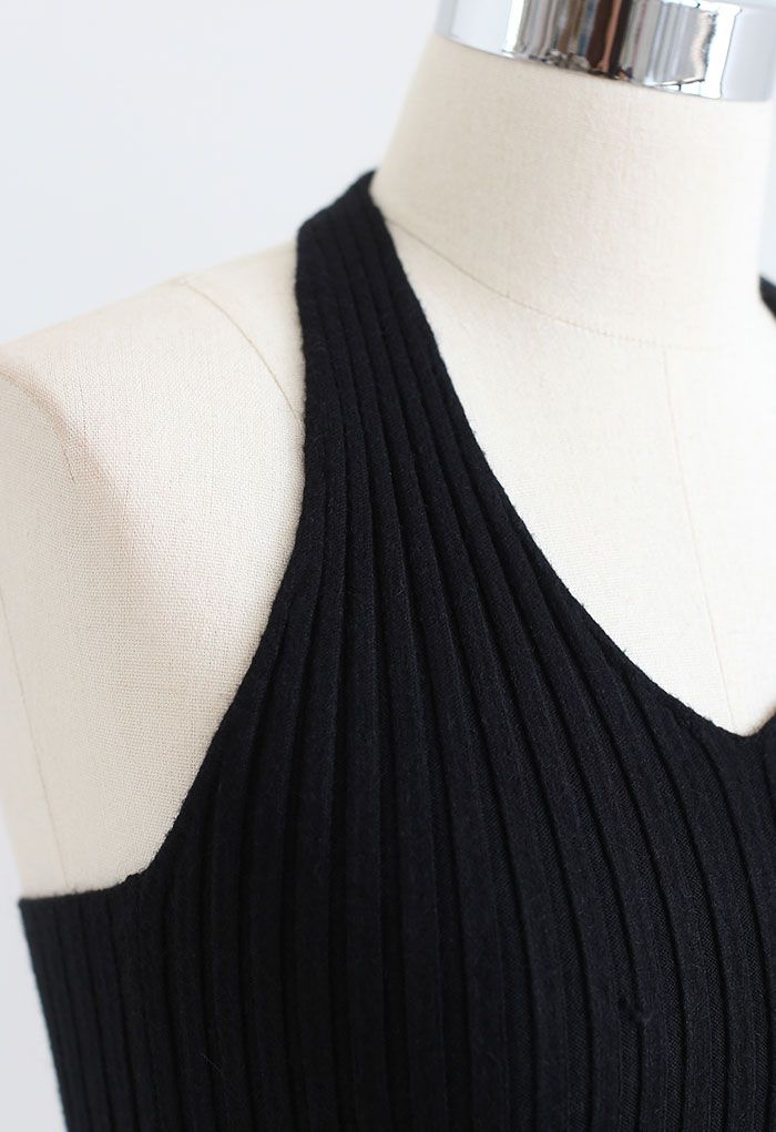 Kurzes Strickoberteil mit Neckholder in Schwarz