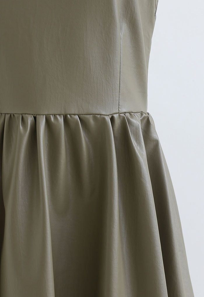 Cami-Minikleid aus weichem Kunstleder in Khaki