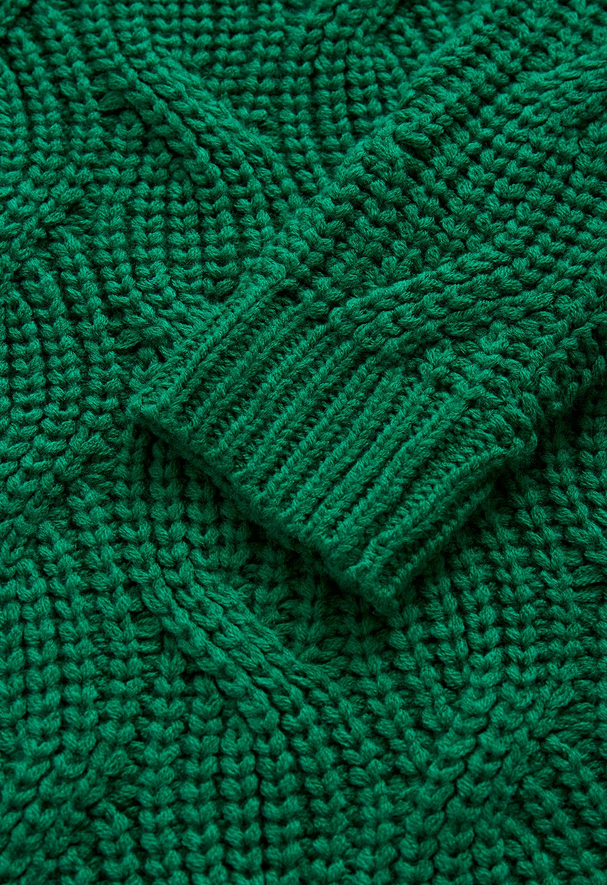 Hochgeschlossener, geflochtener Grobstrickpullover in Smaragdgrün