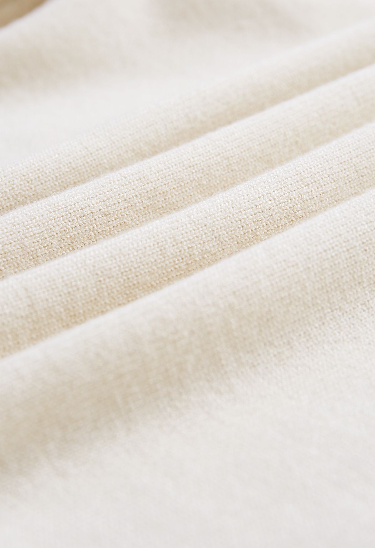 Weiches Strickoberteil mit Perlenbesatz in Creme