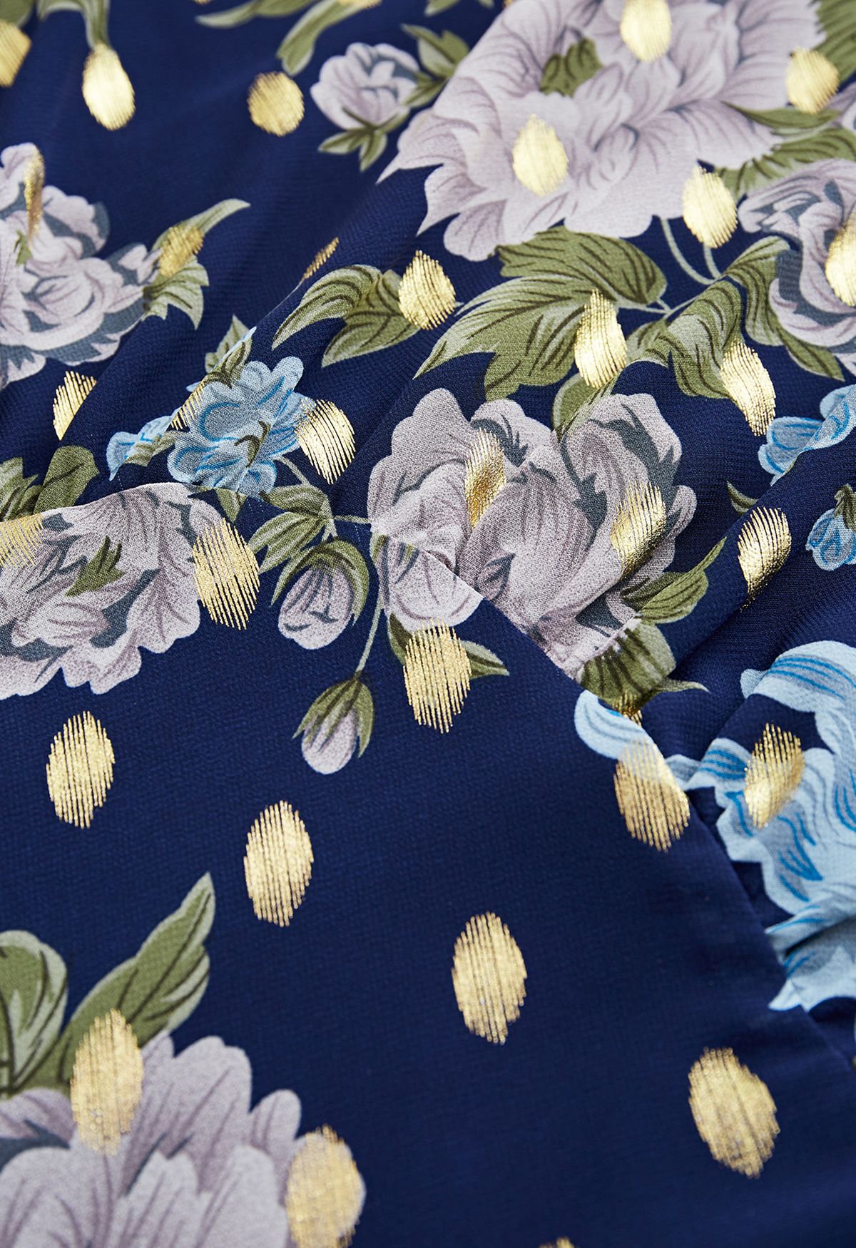 Floral zu sehendes Midikleid mit Goldfleck in Marineblau