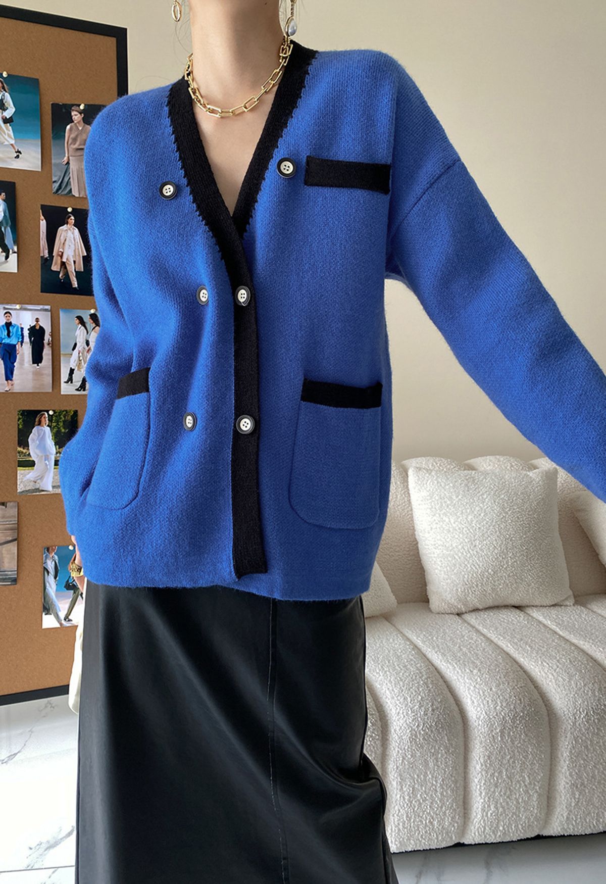 Zweireihiger Cardigan in Kontrastfarbe in Blau