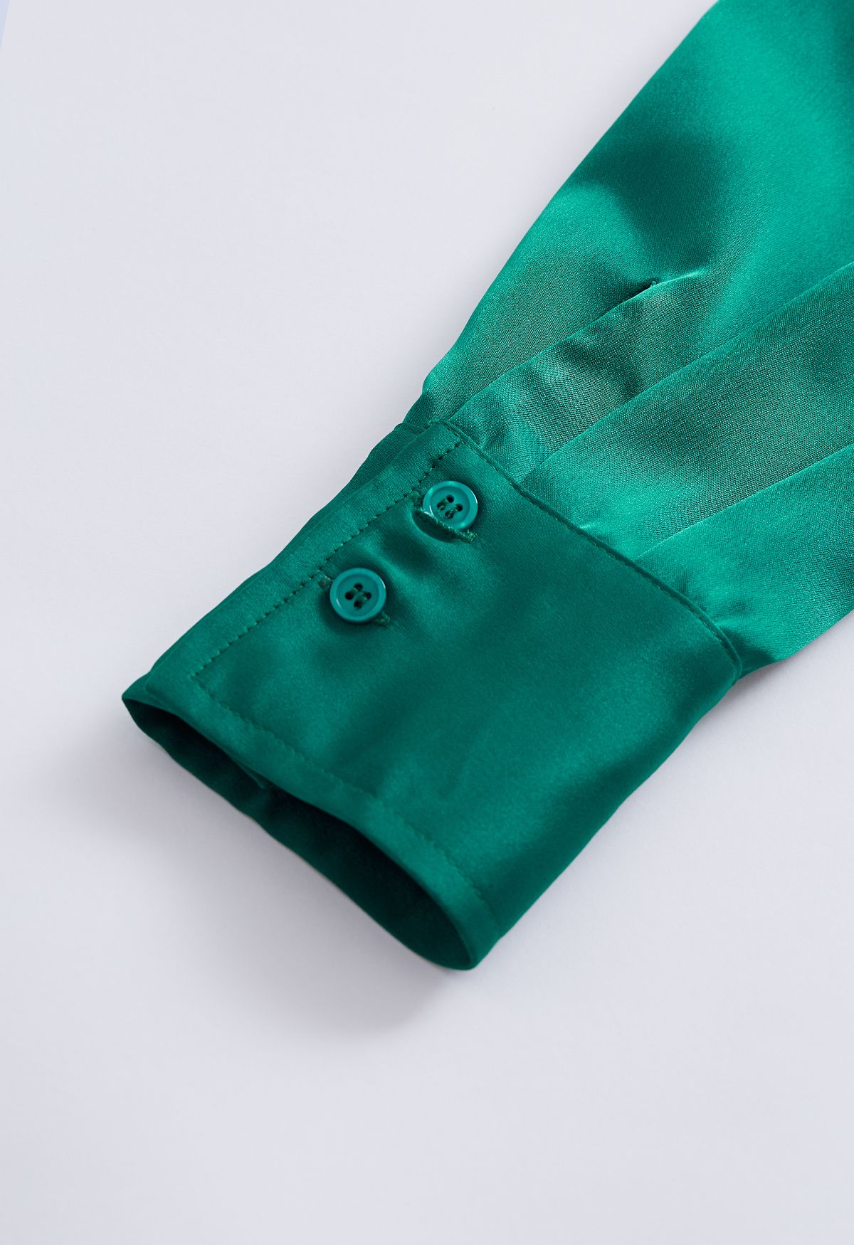 Satin-Hemd mit Knöpfen in Smaragdgrün