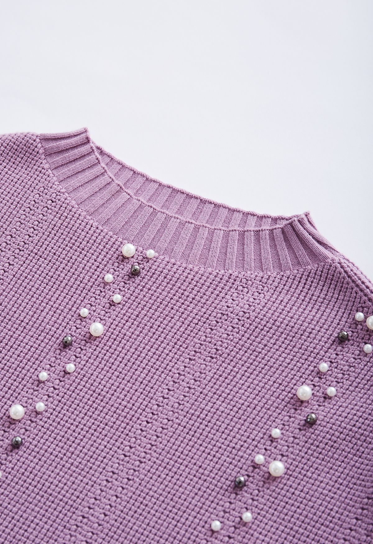 Twinset-Kleid aus gespleißtem Strickstrick aus Samt mit Perlenbesatz