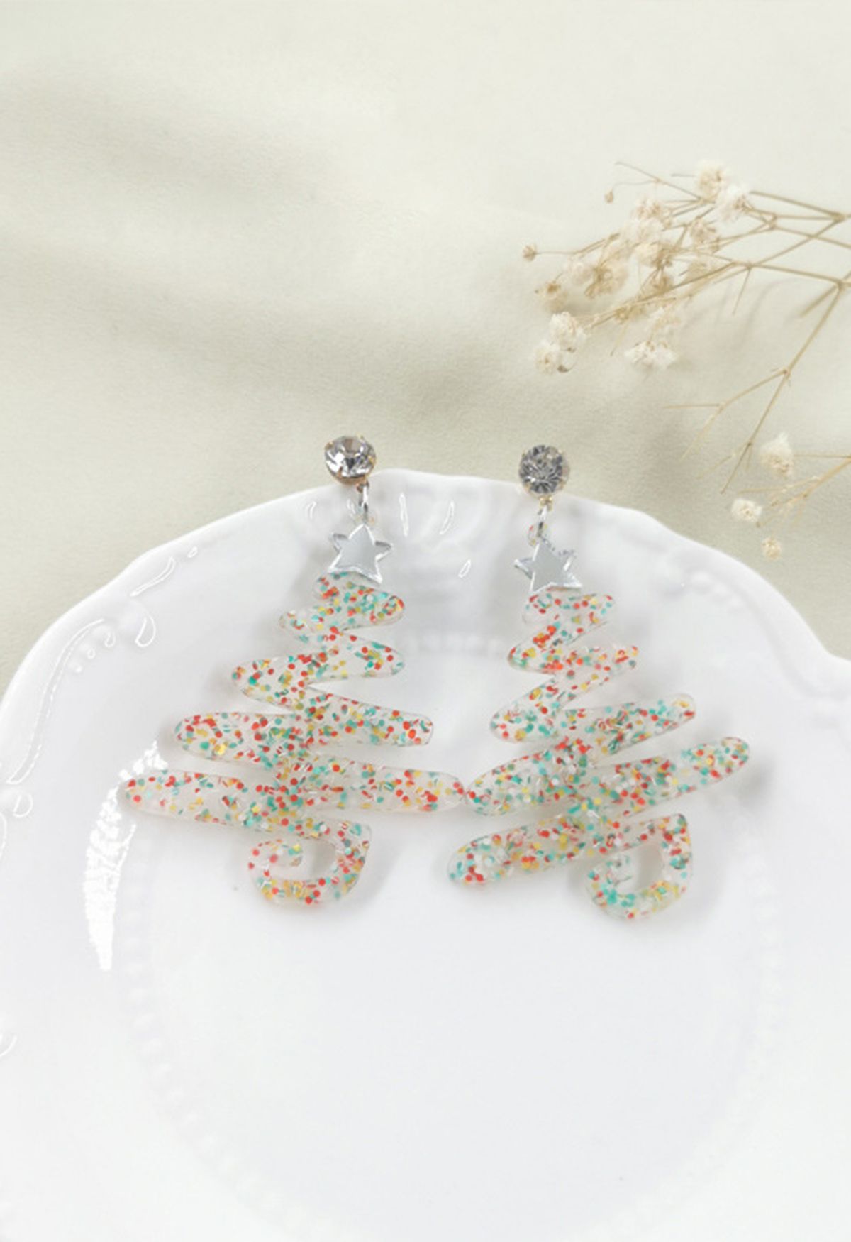 Sternenklare Weihnachtsbaum-Ohrringe in Elfenbein