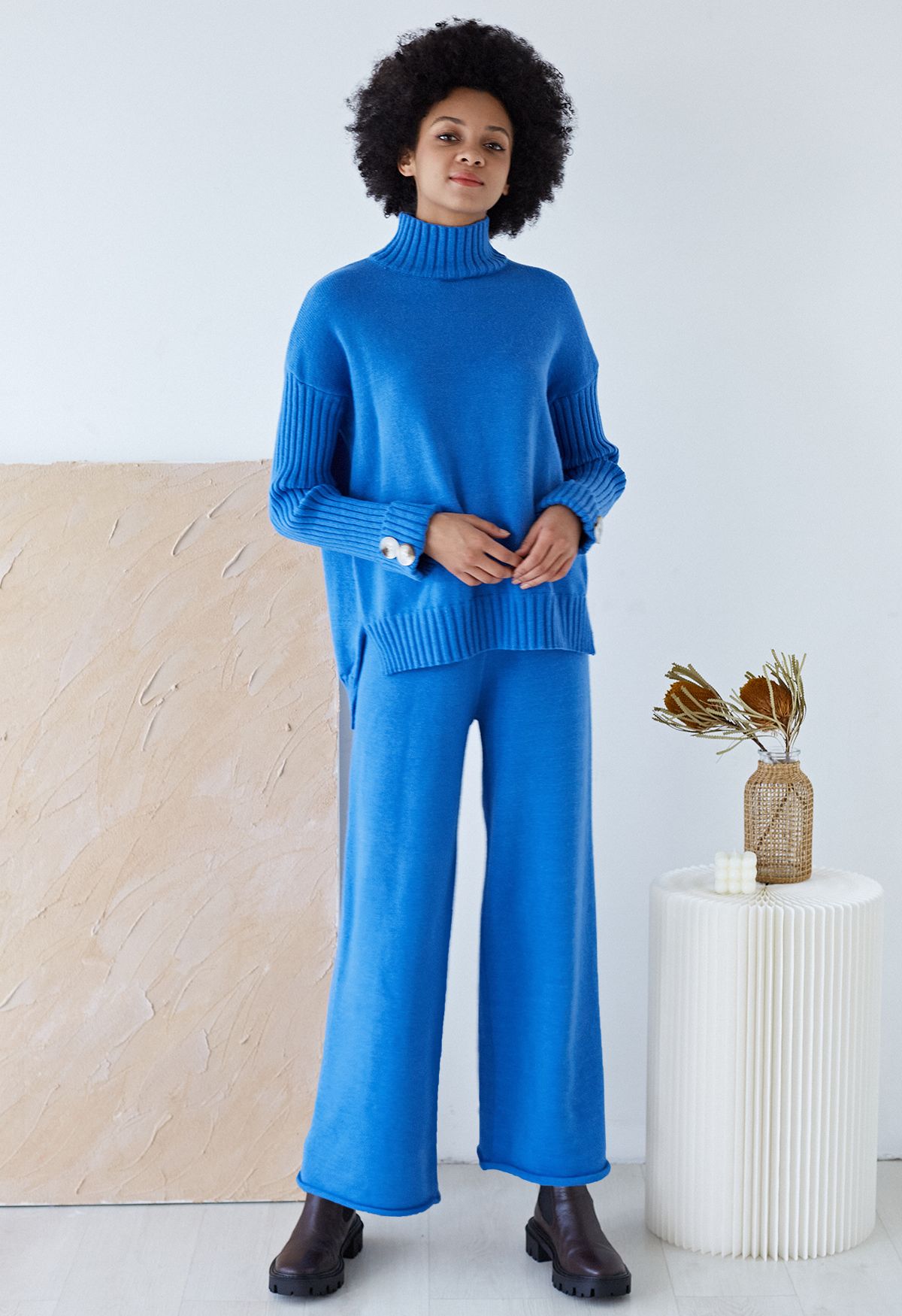 Pullover mit Stehkragen und geknöpften Manschetten und Strickhose im Set in Blau