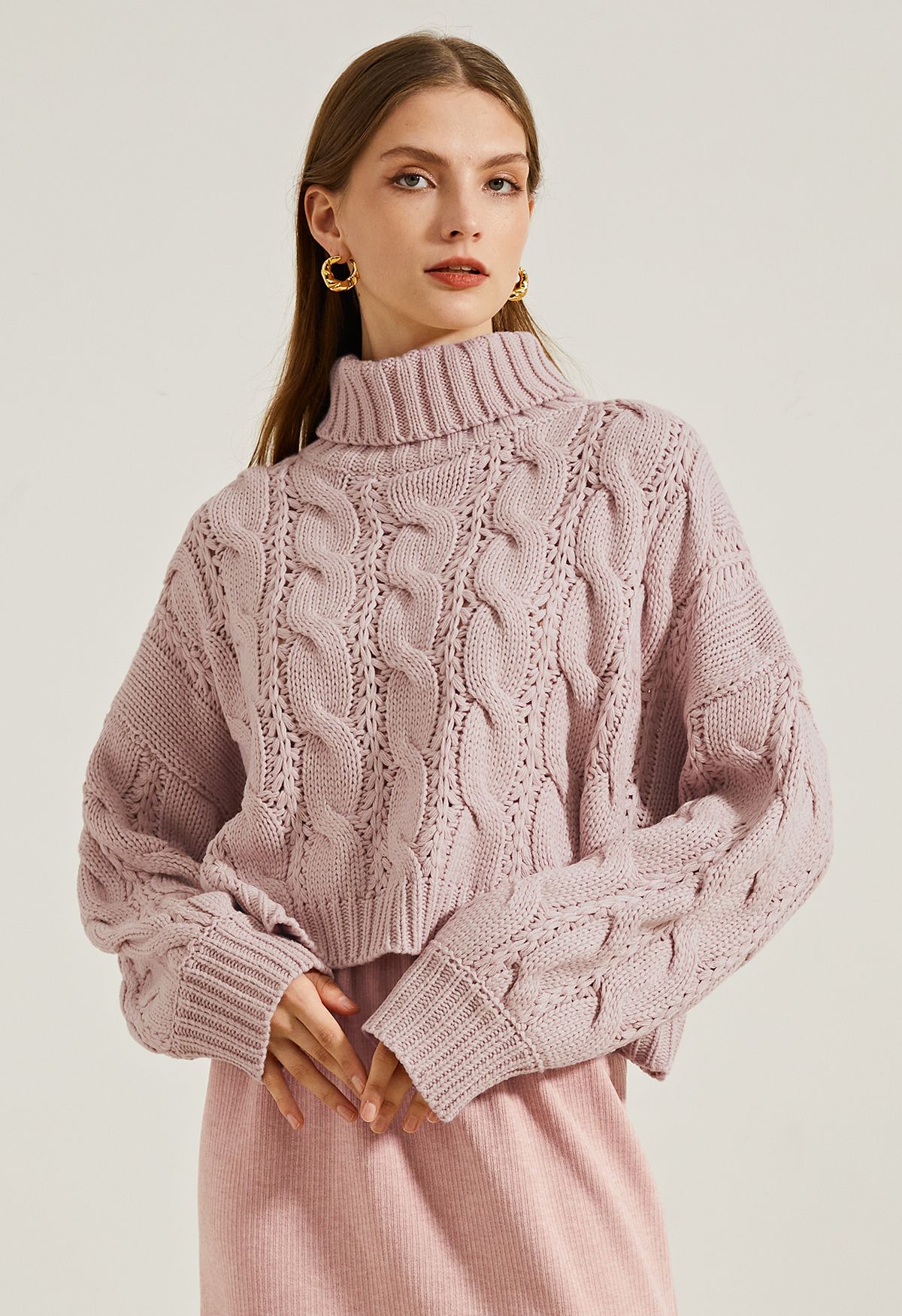 Rollkragenpullover mit geflochtenem Strick in Pink