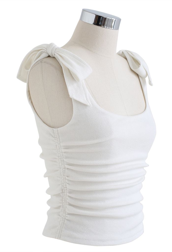 Ernte Camisole mit seitlicher Schleife und Rüschen in Weiß