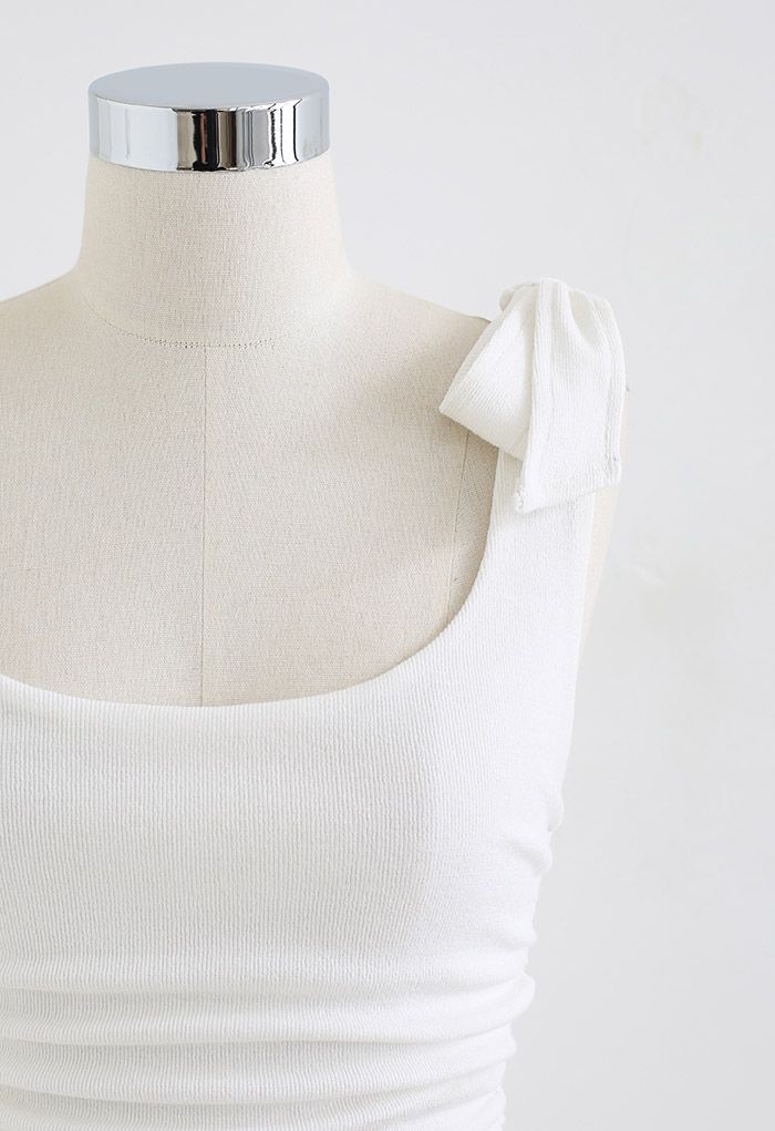 Ernte Camisole mit seitlicher Schleife und Rüschen in Weiß