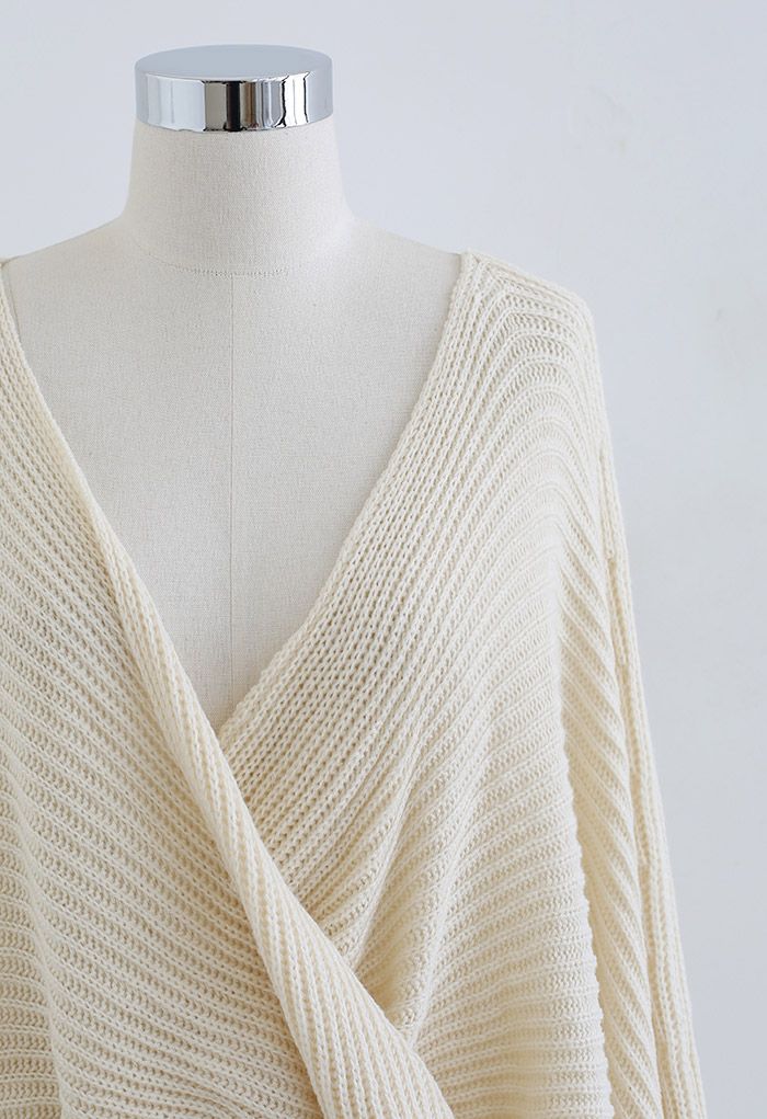 Strickpullover mit verdrehten Fledermausärmeln vorne in Creme