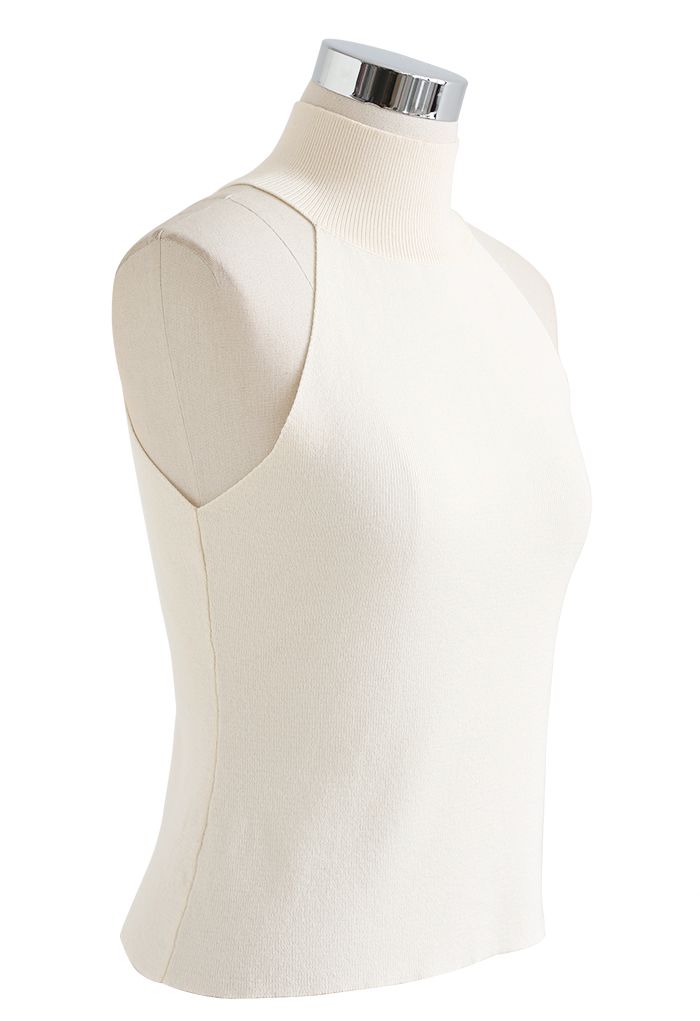 Eng anliegendes Strick-Tanktop mit Stehkragen und Neckholder in Creme