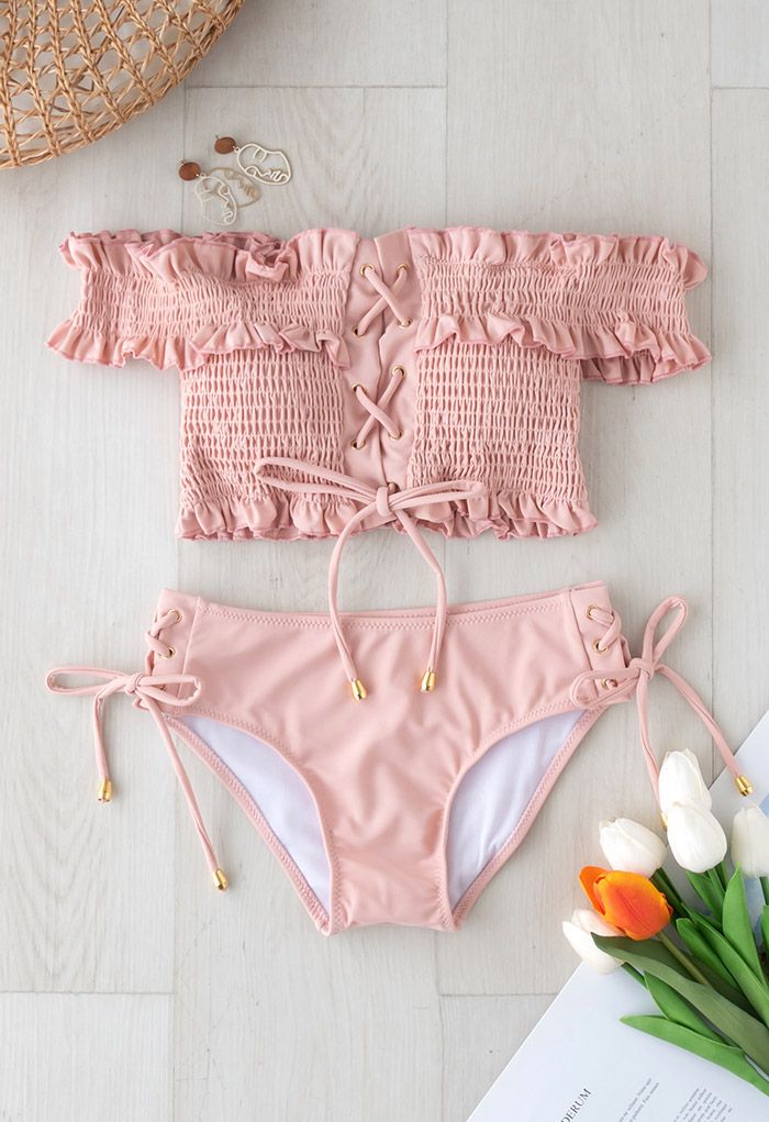 Schulterfreies Bikini-Set mit Rüschen zum Schnüren in Rosa