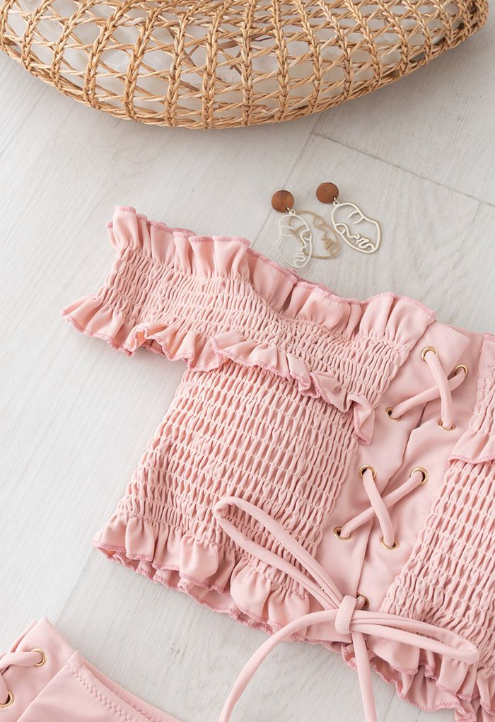 Schulterfreies Bikini-Set mit Rüschen zum Schnüren in Rosa