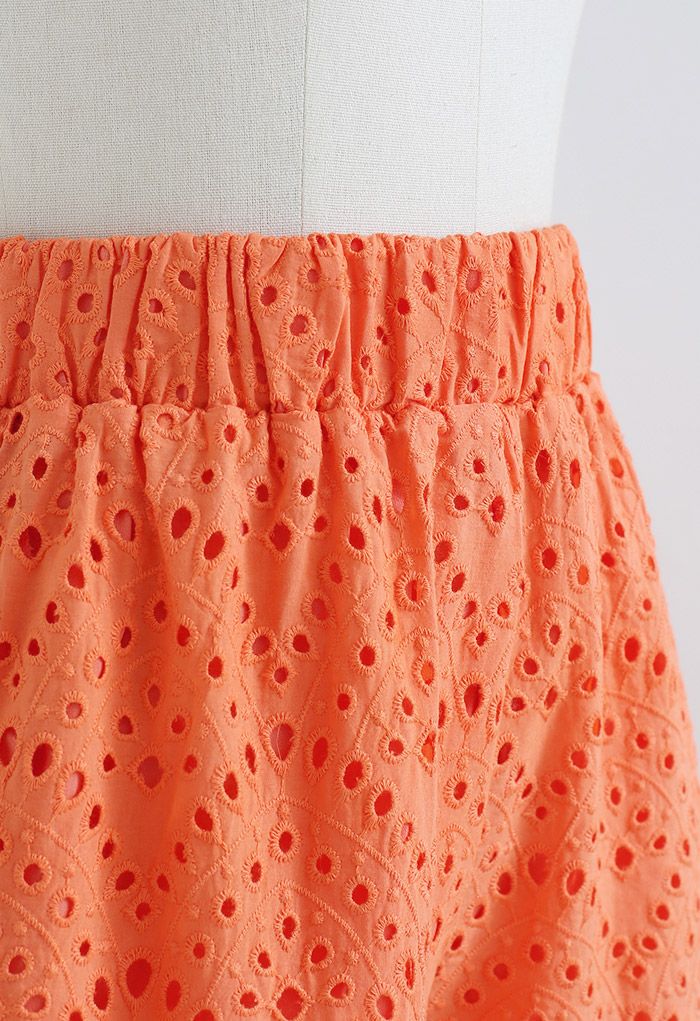 Volle Ösen Zickzack-Saum-Shorts in Orange