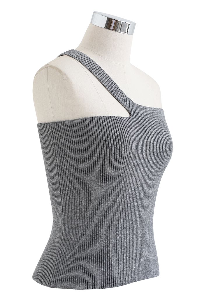 Crop-Strick-Tanktop mit schrägen Schultern in Grau