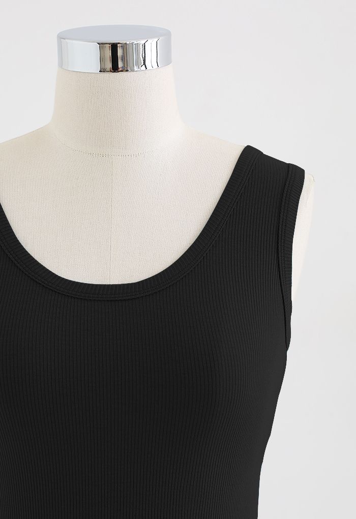 Überkreuztes Tanktop mit offenem Rücken in Schwarz