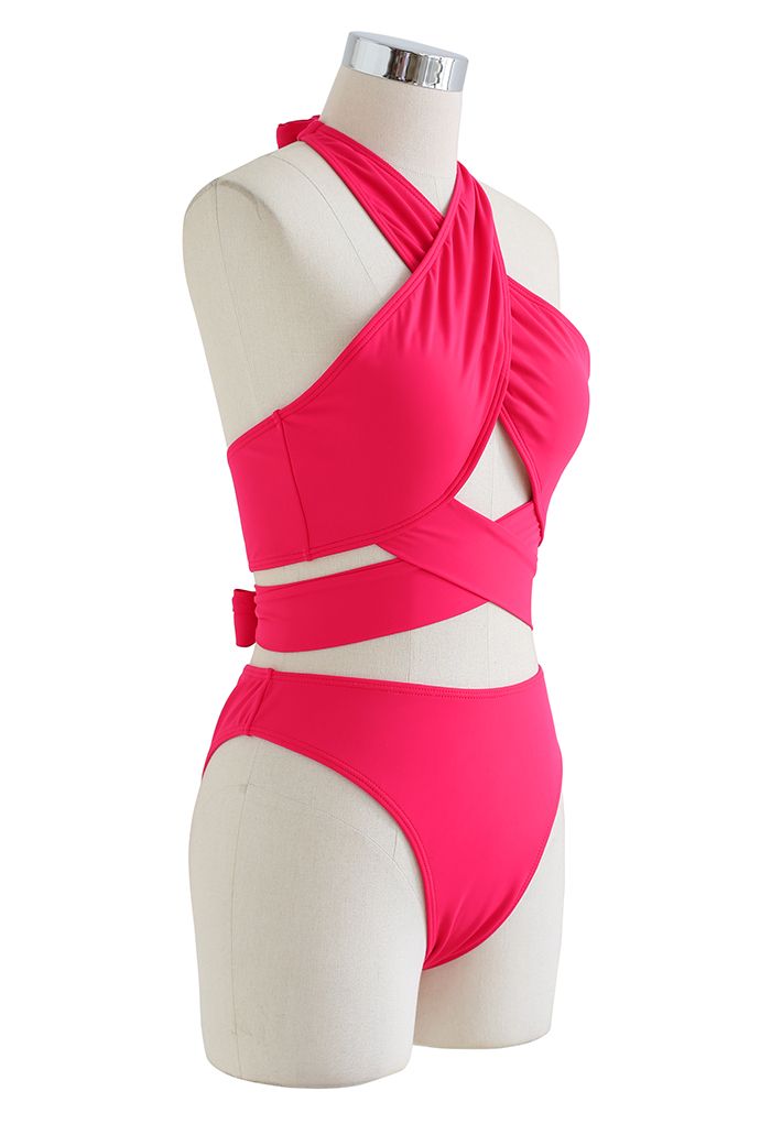 Leidenschaftliches rotes Neckholder Bikini Satz 