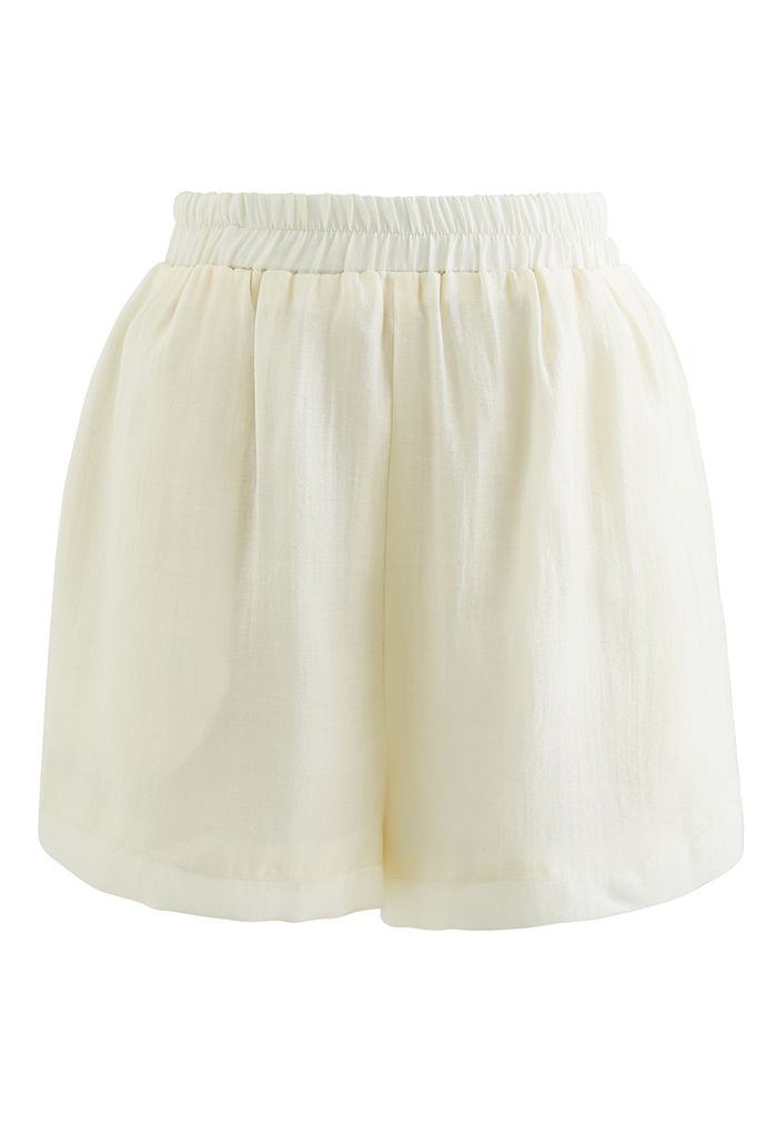 Athleisure-Hemd mit Puffärmeln und Flare-Shorts im Set in Creme