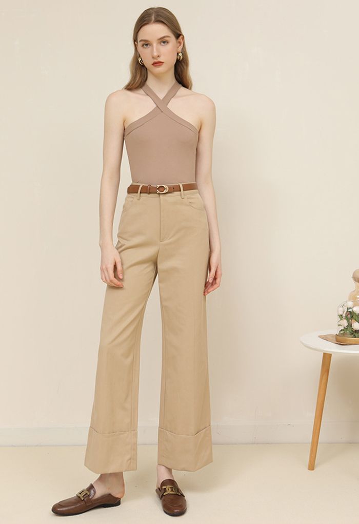 Cropped-Top mit überkreuztem Neckholder in Camel