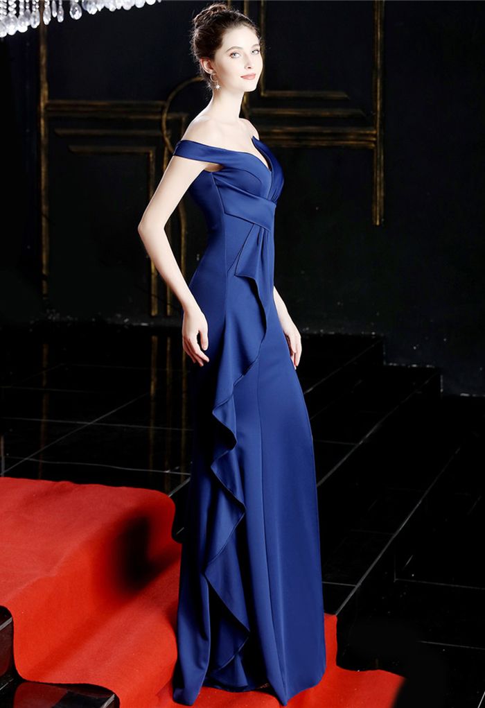 Off-Shoulder-Kaskadenrüschen-Split-Satin-Kleid in Marineblau