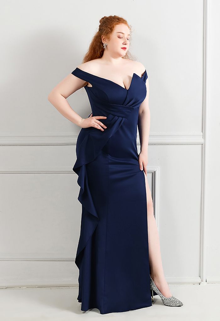 Off-Shoulder-Kaskadenrüschen-Split-Satin-Kleid in Marineblau