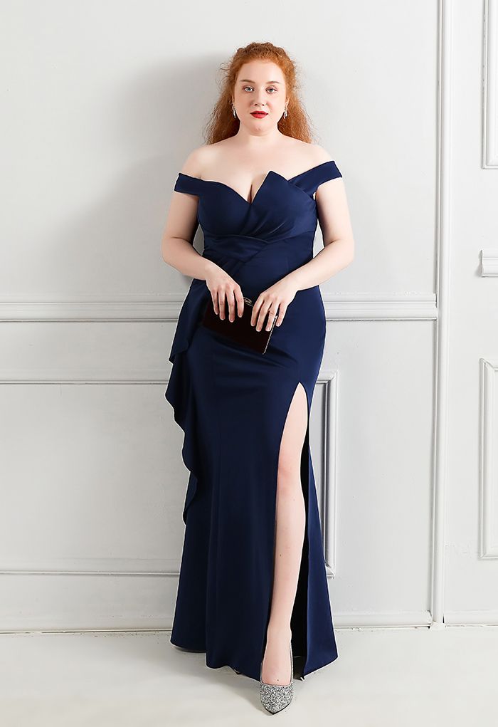 Off-Shoulder-Kaskadenrüschen-Split-Satin-Kleid in Marineblau