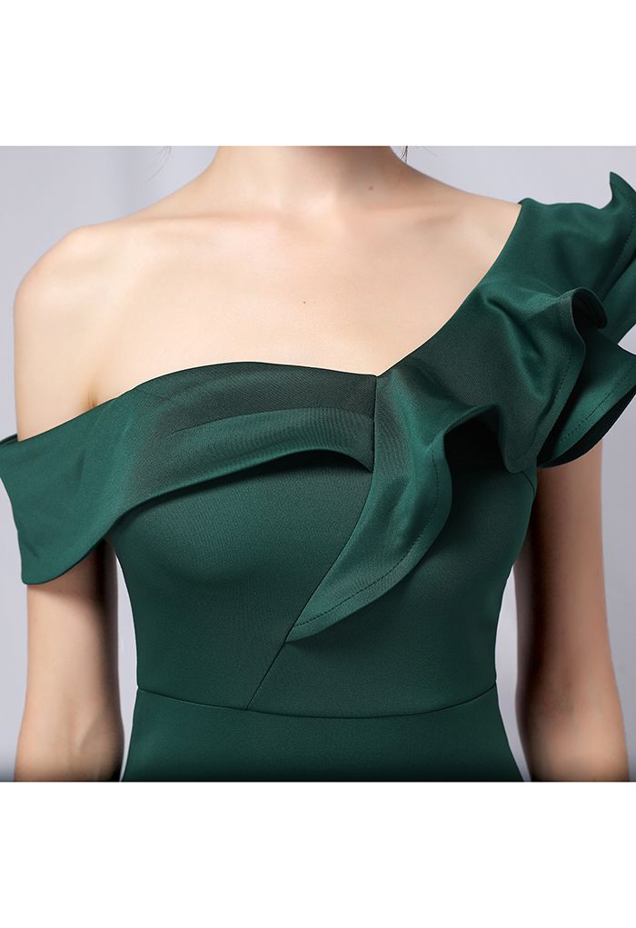 Rüschen One-Shoulder-Nixe-Satin-Kleid in Smaragdgrün