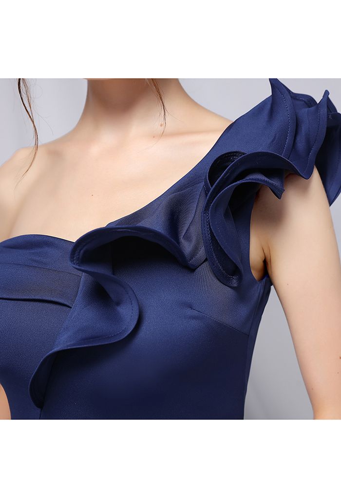 Rüschen-One-Shoulder-Nixe-Satin-Kleid in Marineblau