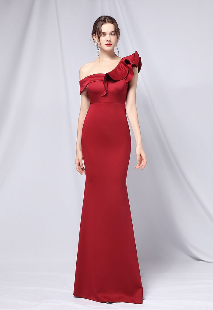 Rüschen One-Shoulder-Nixe-Satin-Kleid in Burgund