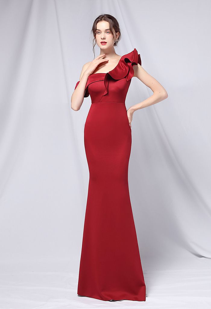 Rüschen One-Shoulder-Nixe-Satin-Kleid in Burgund